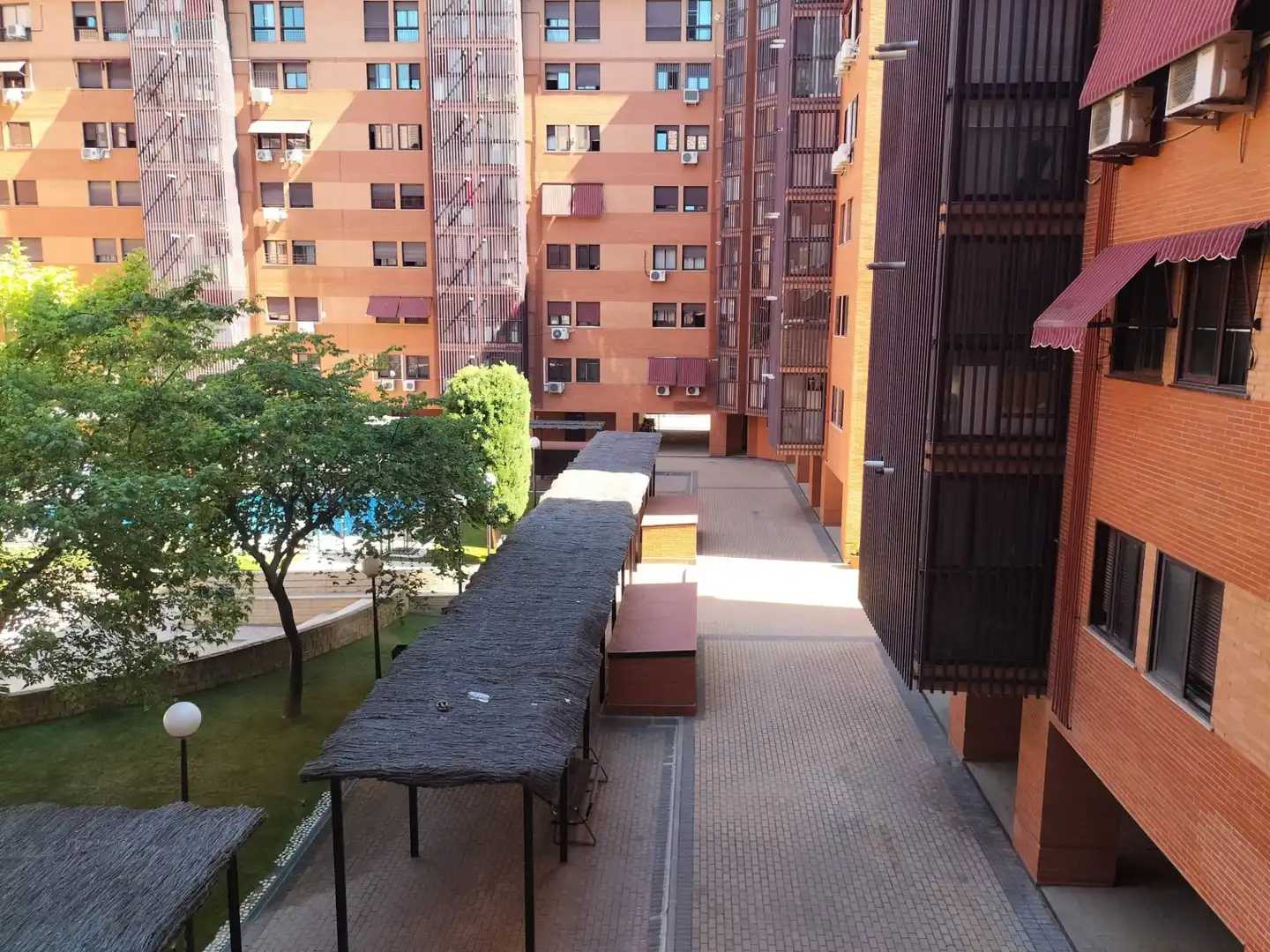 Vista exterior de Piso en venta en Madrid con Jardín privado, Trastero y Alarma