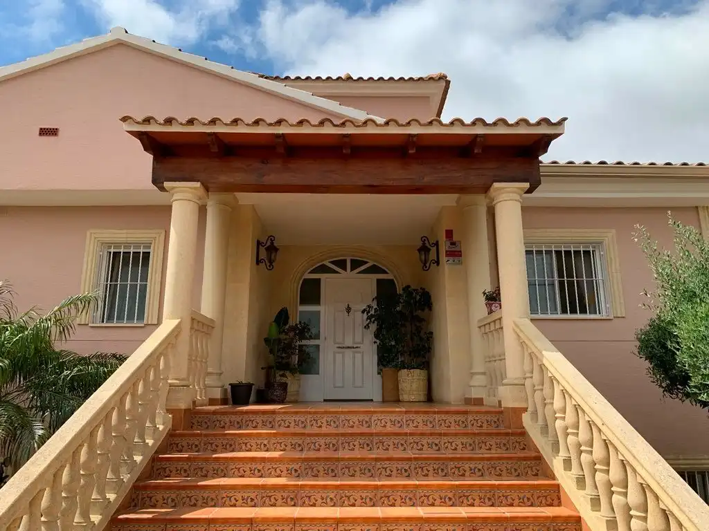 Casa o chalet en venta en L'Alfàs del Pi con Aire acondicionado, Calefacción y Jardín privado
