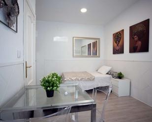 Bedroom of Study to share in  Madrid Capital  with Air Conditioner and Terrace