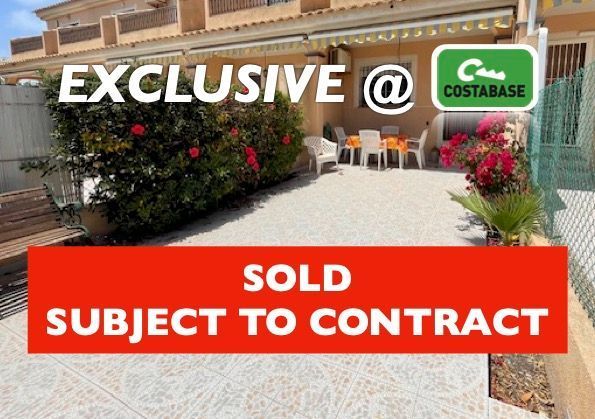 Exterior view of Duplex for sale in Pilar de la Horadada  with Air Conditioner, Heating and Private garden