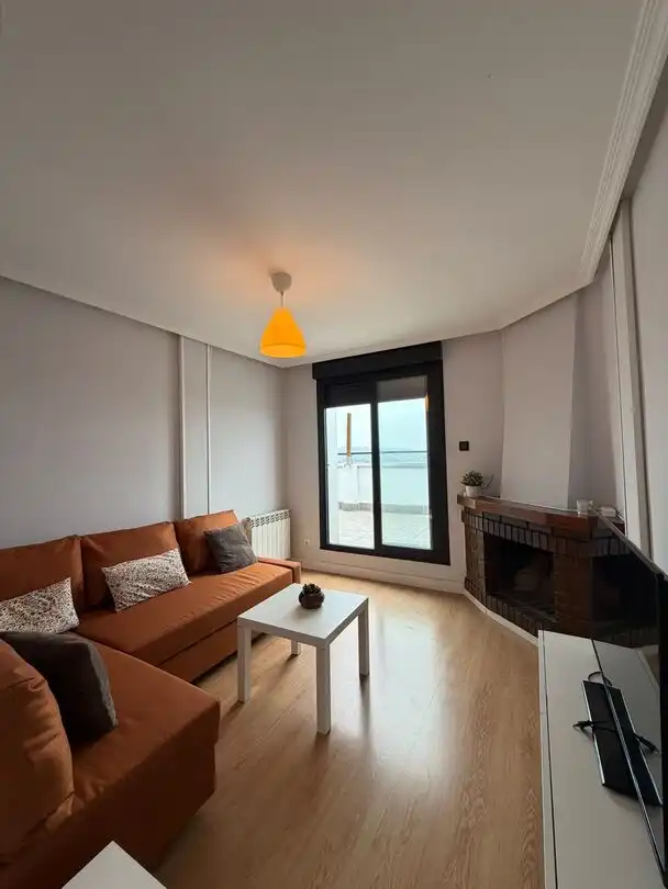 Wohnzimmer von Wohnung zur Miete in Gijón  mit Heizung und Terrasse