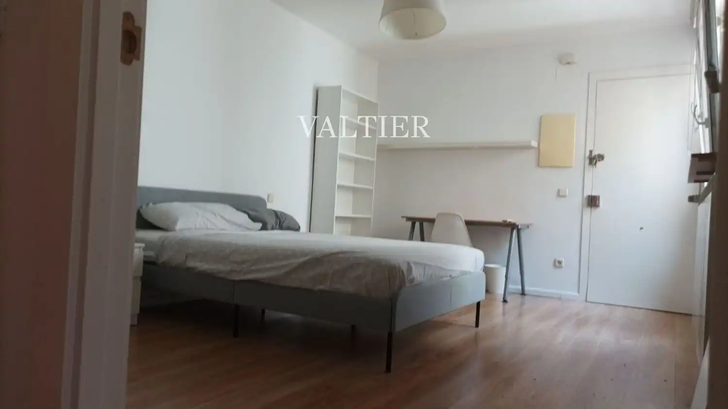 Dormitori de Àtic de lloguer en Madrid amb Aire condicionat, Terrassa i Traster