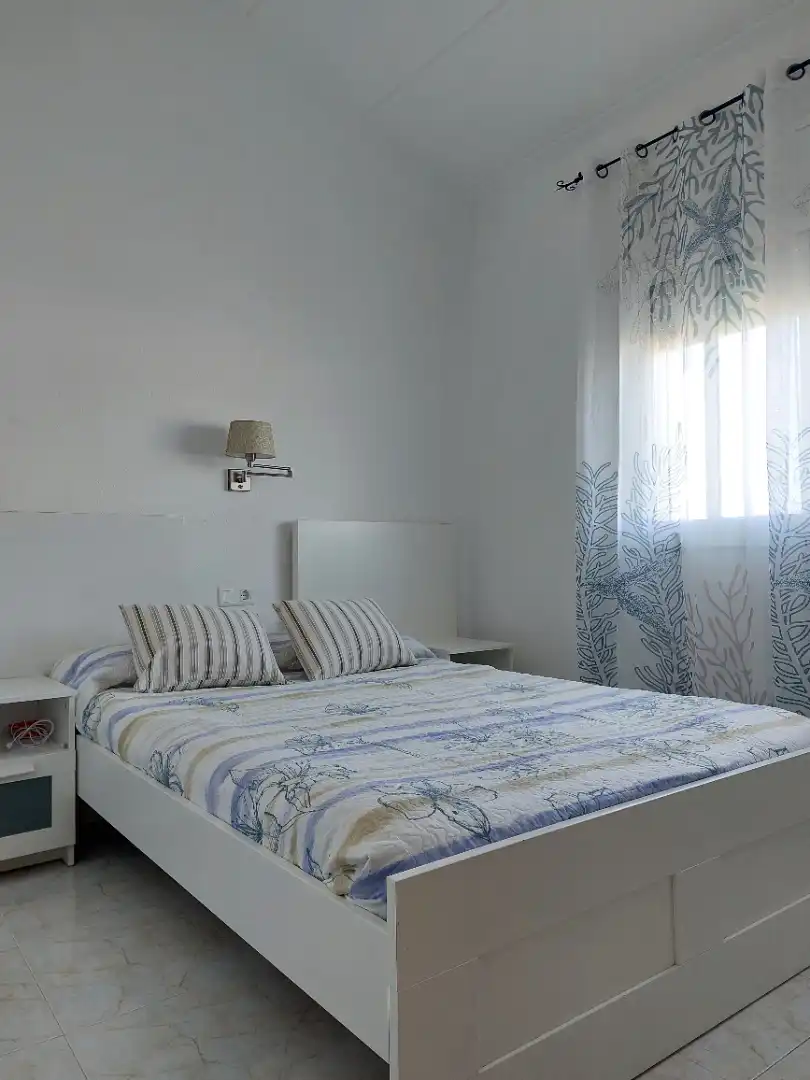 Schlafzimmer von Einfamilien-Reihenhaus zum Verkauf in L'Estartit mit Klimaanlage, Heizung und Terrasse