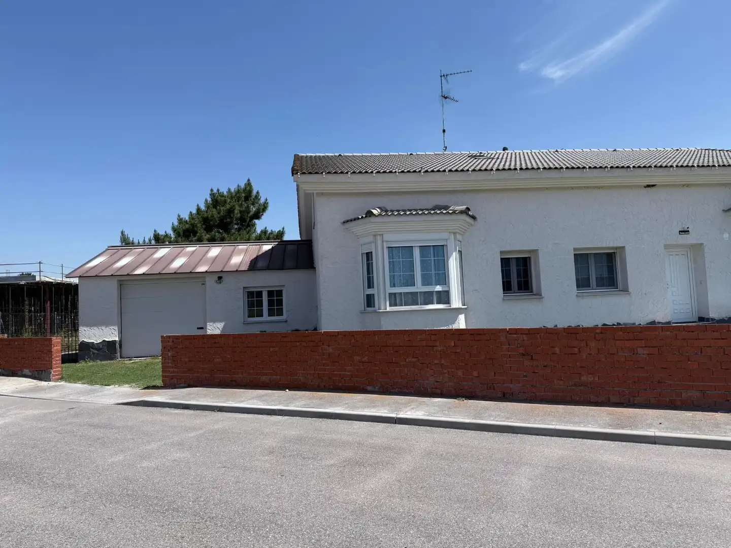 Vista exterior de Casa o chalet en venta en Sanchonuño con Calefacción, Jardín privado y Trastero