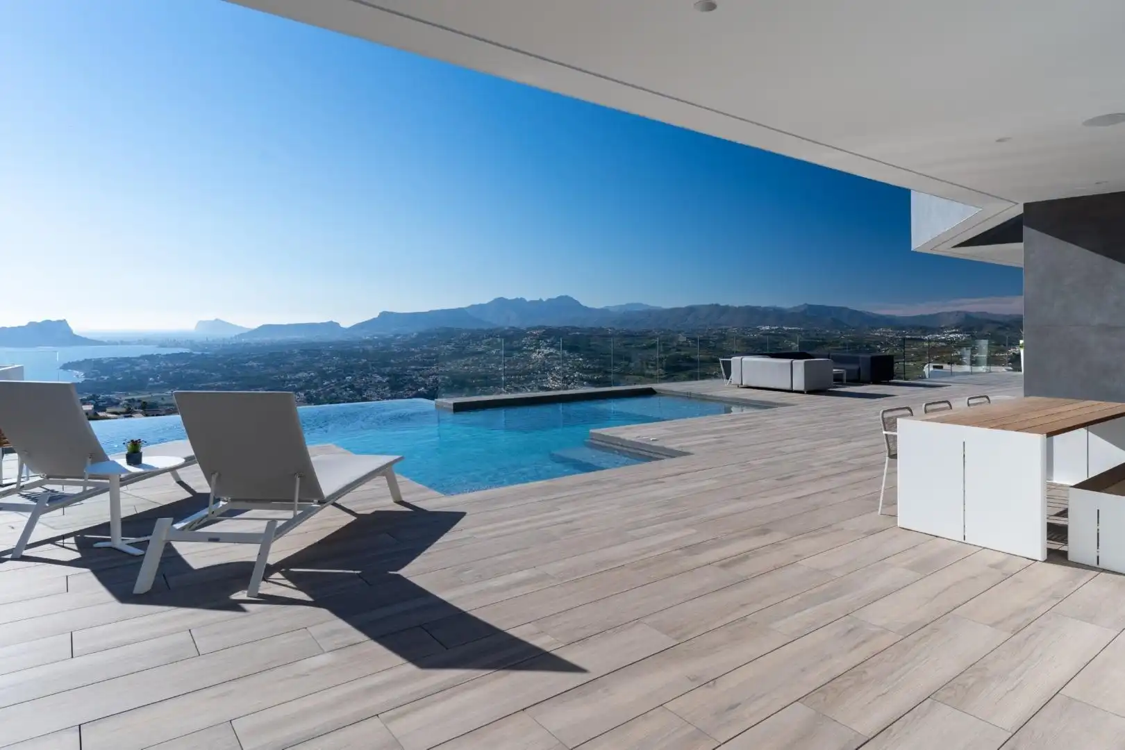 Detached house with pool for sale in Cumbre del Sol, imagen 4