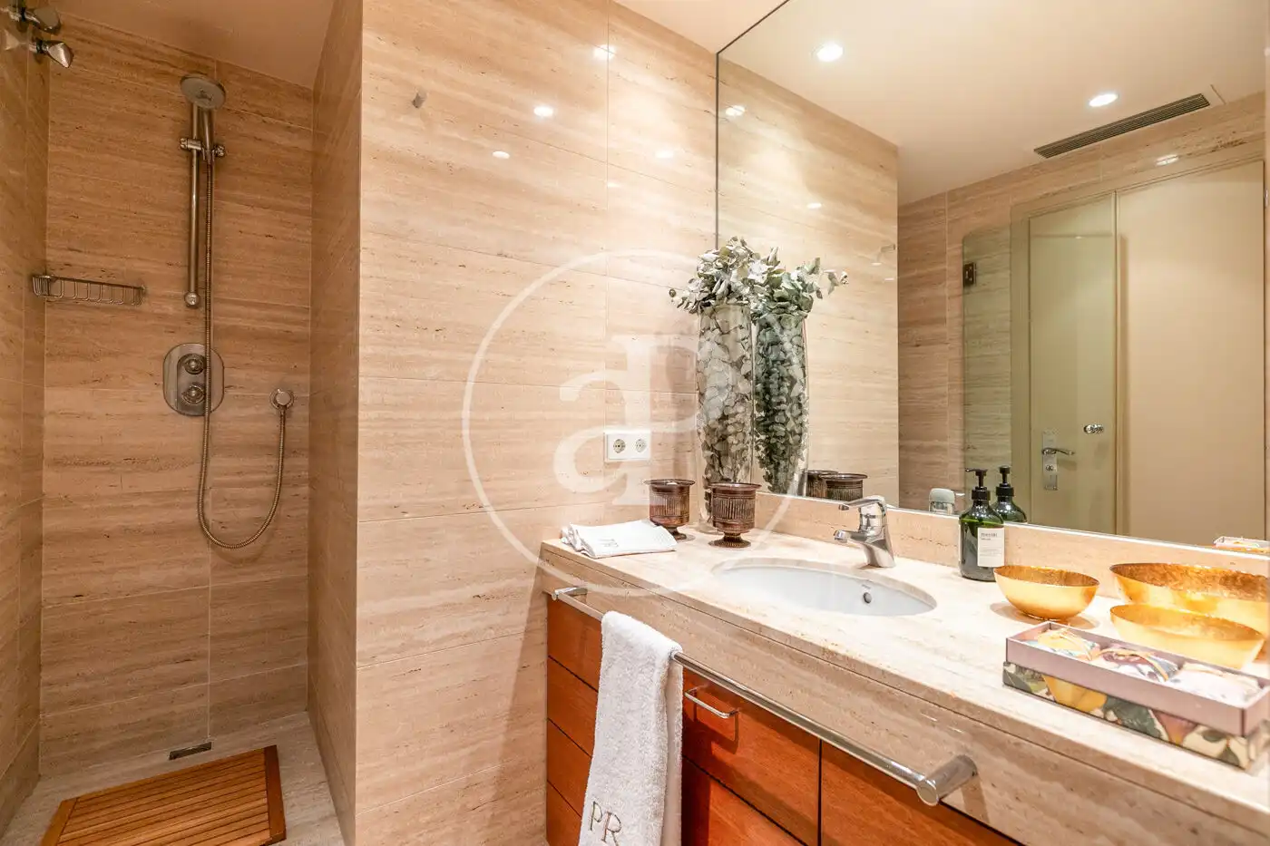 Baño de Piso en venta en Barcelona con Aire acondicionado, Calefacción y Jardín privado