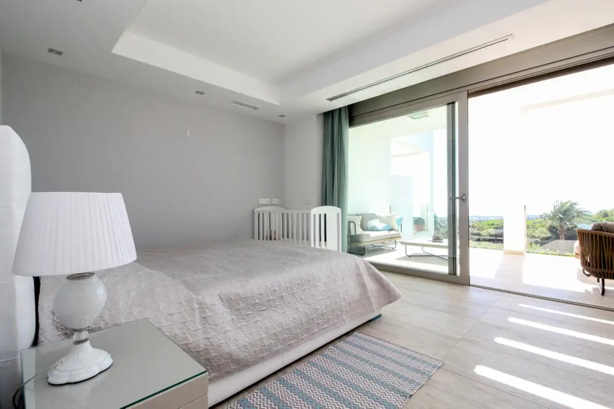 Dormitori de Casa adosada de lloguer en Marbella amb Aire condicionat, Terrassa i Piscina