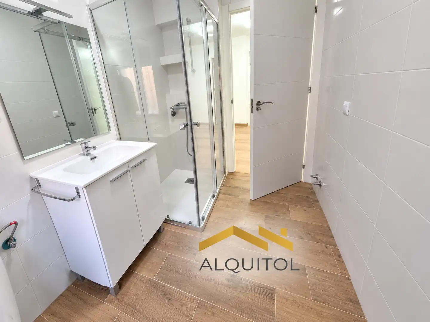 Bathroom of Flat for share in Toledo  with Heating, Parquet flooring and Washing machine