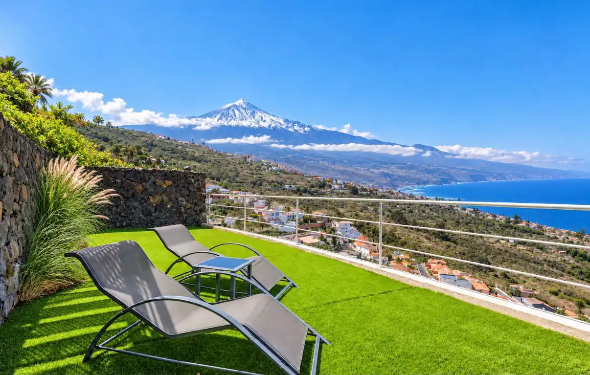 Chalet con piscina en venta en C. Aceviño, 6