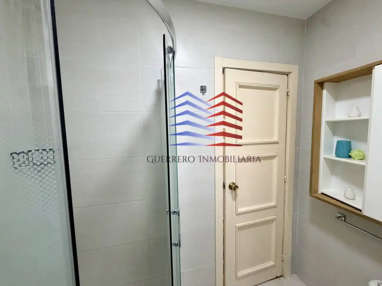 Baño de Apartamento de alquiler en Ourense Capital  con Calefacción, Parquet y Amueblado