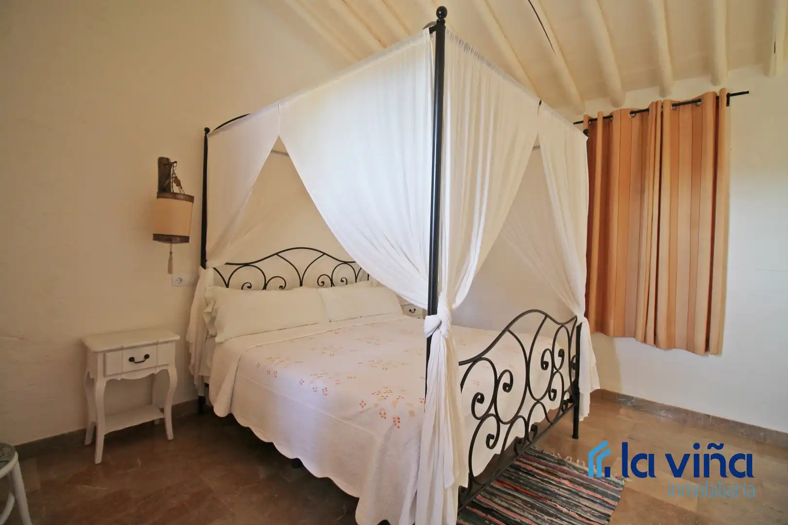Habitación de Finca rústica en venta en Martín de la Jara con Aire acondicionado, Jardín privado y Trastero
