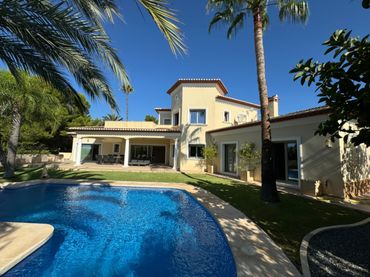 Villa con piscina in vendita a Cala Advocat - Baladrar
