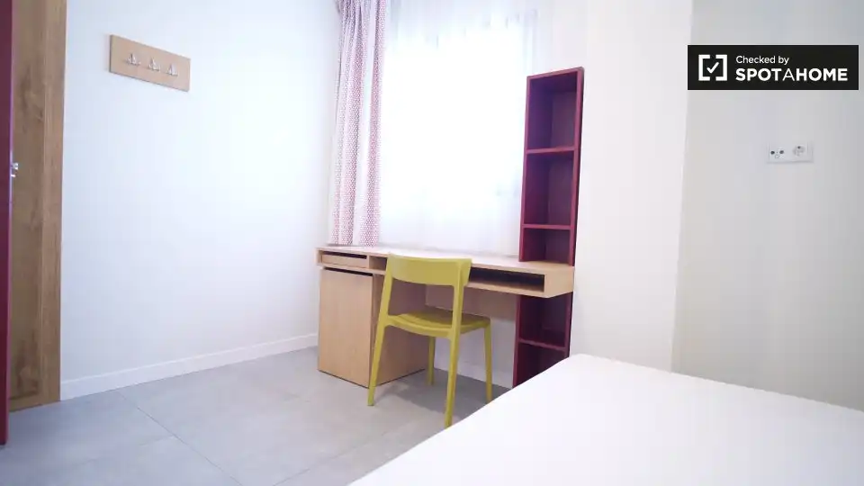 Habitación de Piso de alquiler en Sevilla con Aire acondicionado, Calefacción y Amueblado