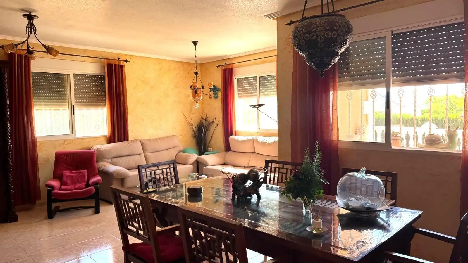 Menjador de Casa o xalet en venda en Orihuela amb Aire condicionat, Jardí privat i Traster