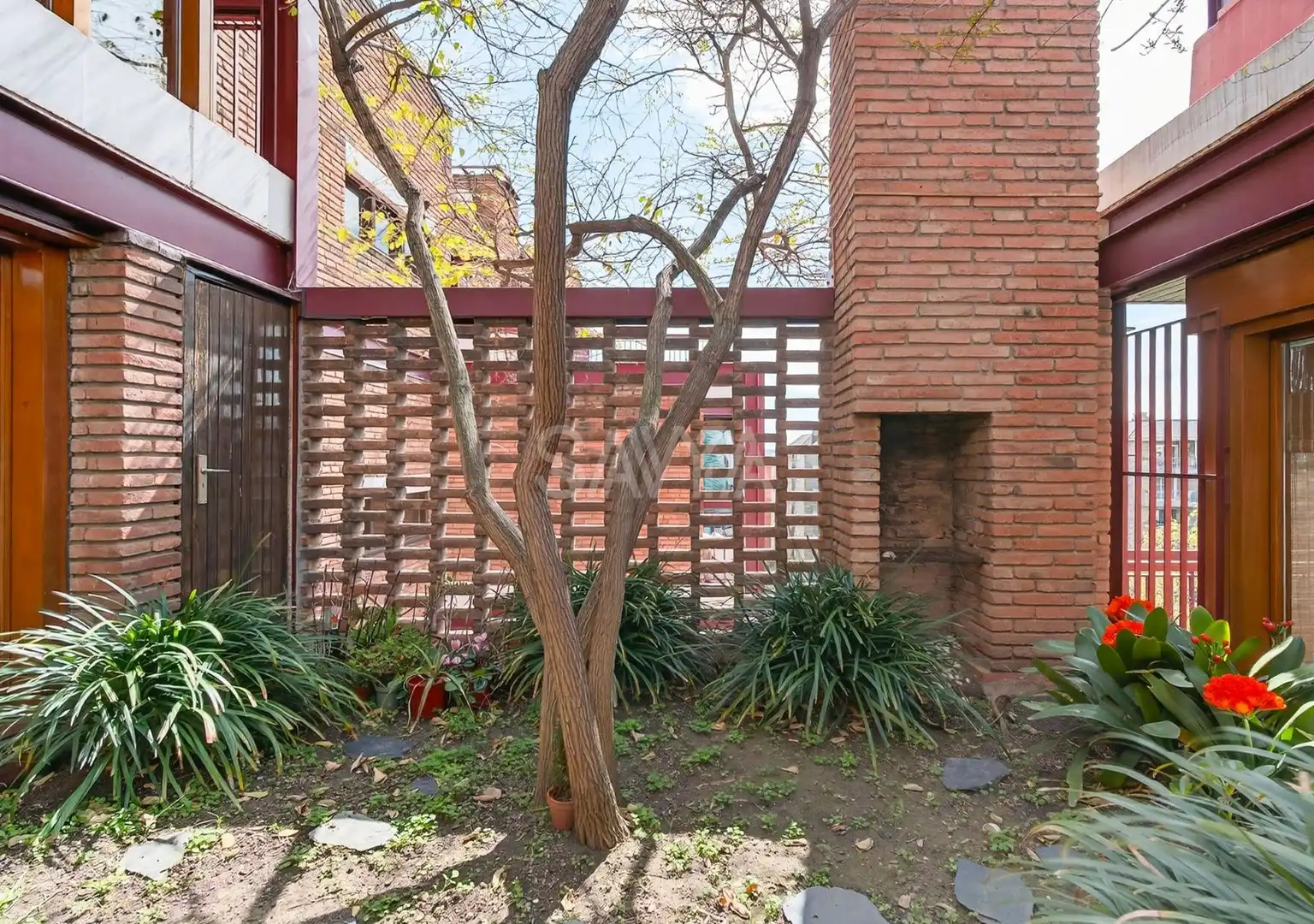 Exterior view of Attic for sale in Barcelona  with Terrace, Storage room and Swimming Pool