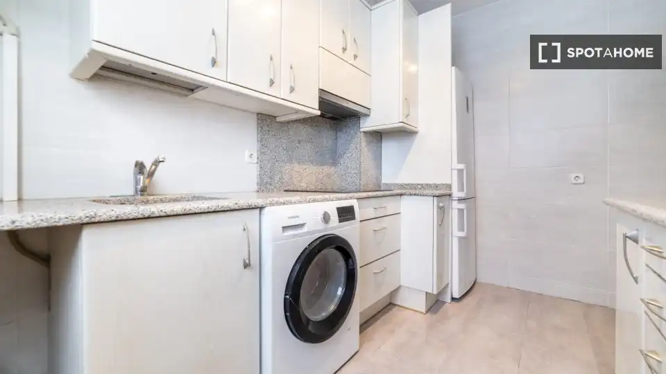 Kitchen of Flat for share in Madrid  with Air Conditioner, Terrace and Furnished