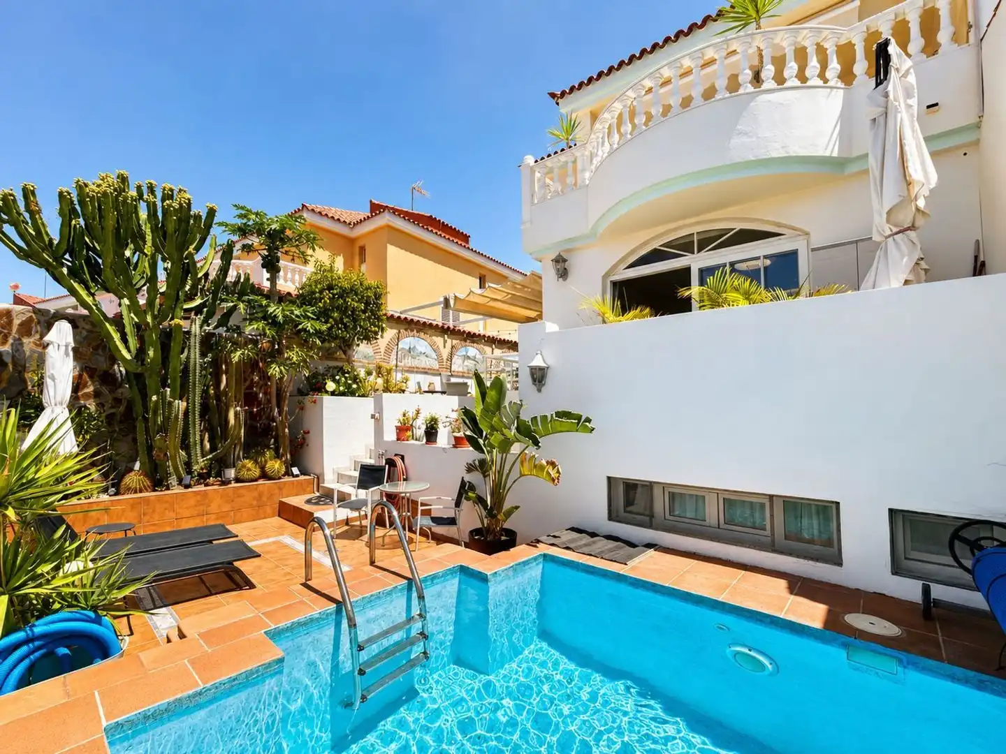 Vista exterior de Casa o chalet en venta en San Bartolomé de Tirajana con Aire acondicionado, Jardín privado y Terraza