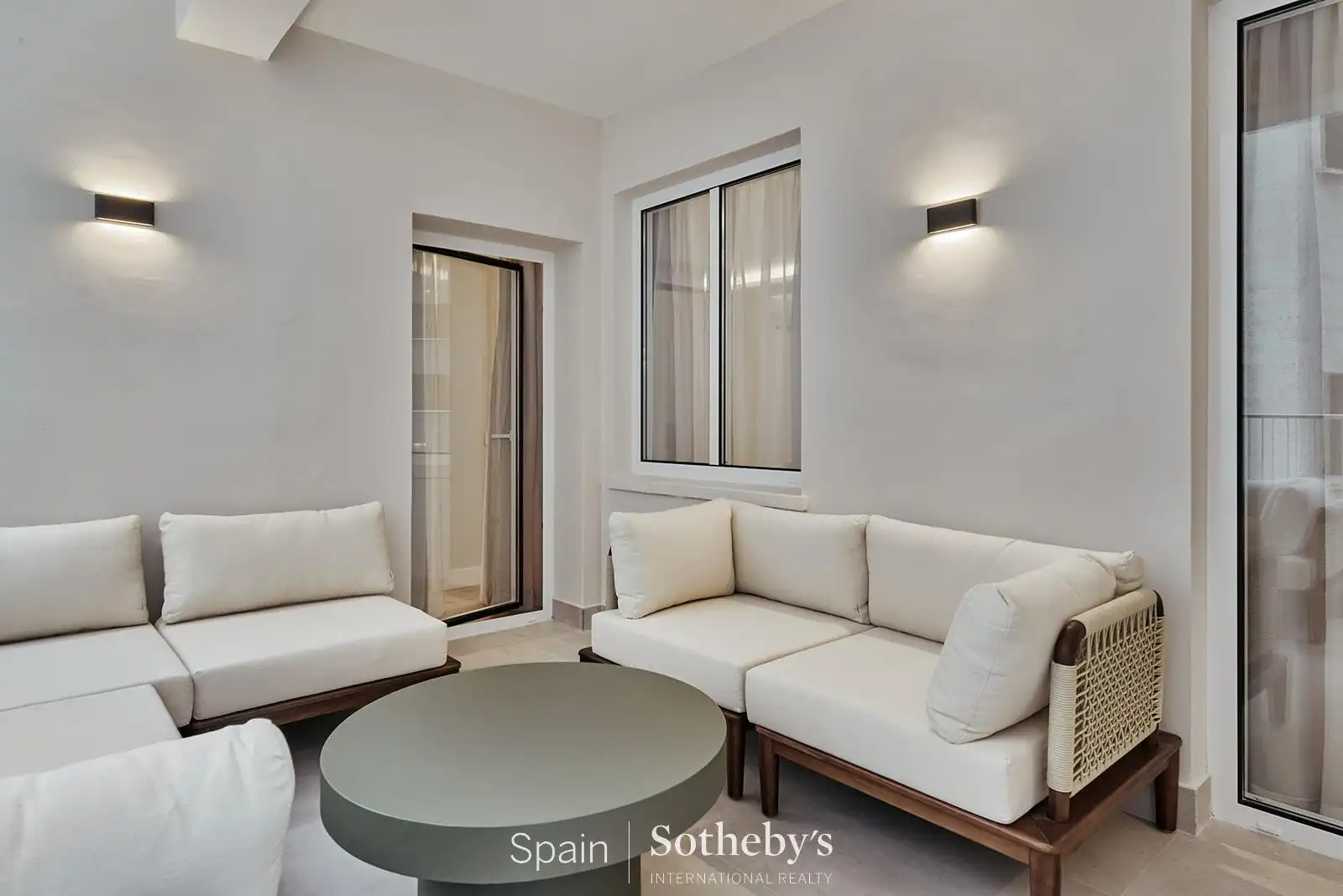 Sala d'estar de Apartament en venda en Madrid amb Aire condicionat, Calefacció i Terrassa