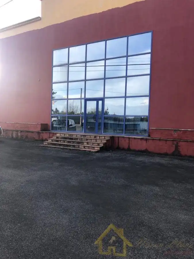 Außenansicht von Fabrikhallen zur Miete in A Fonsagrada 