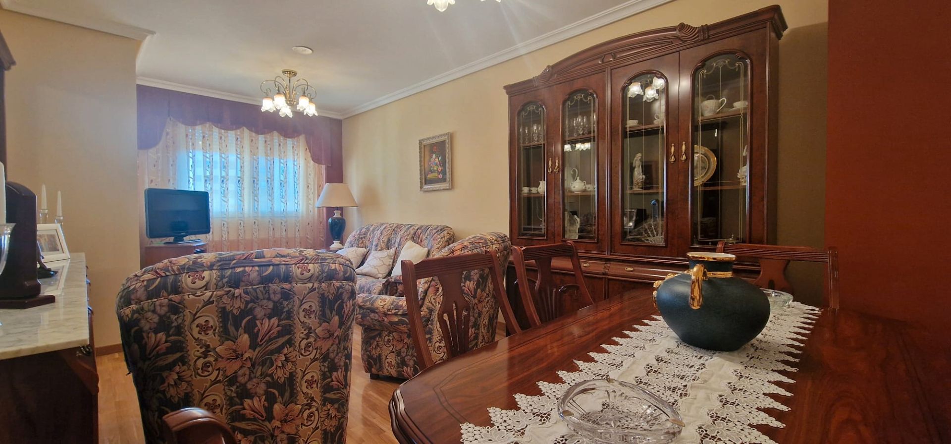 Sala d'estar de Apartament en venda en Palencia Capital amb Calefacció, Parquet i Traster