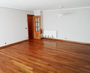 Living room of Flat to rent in Vigo   with Heating and Storage room