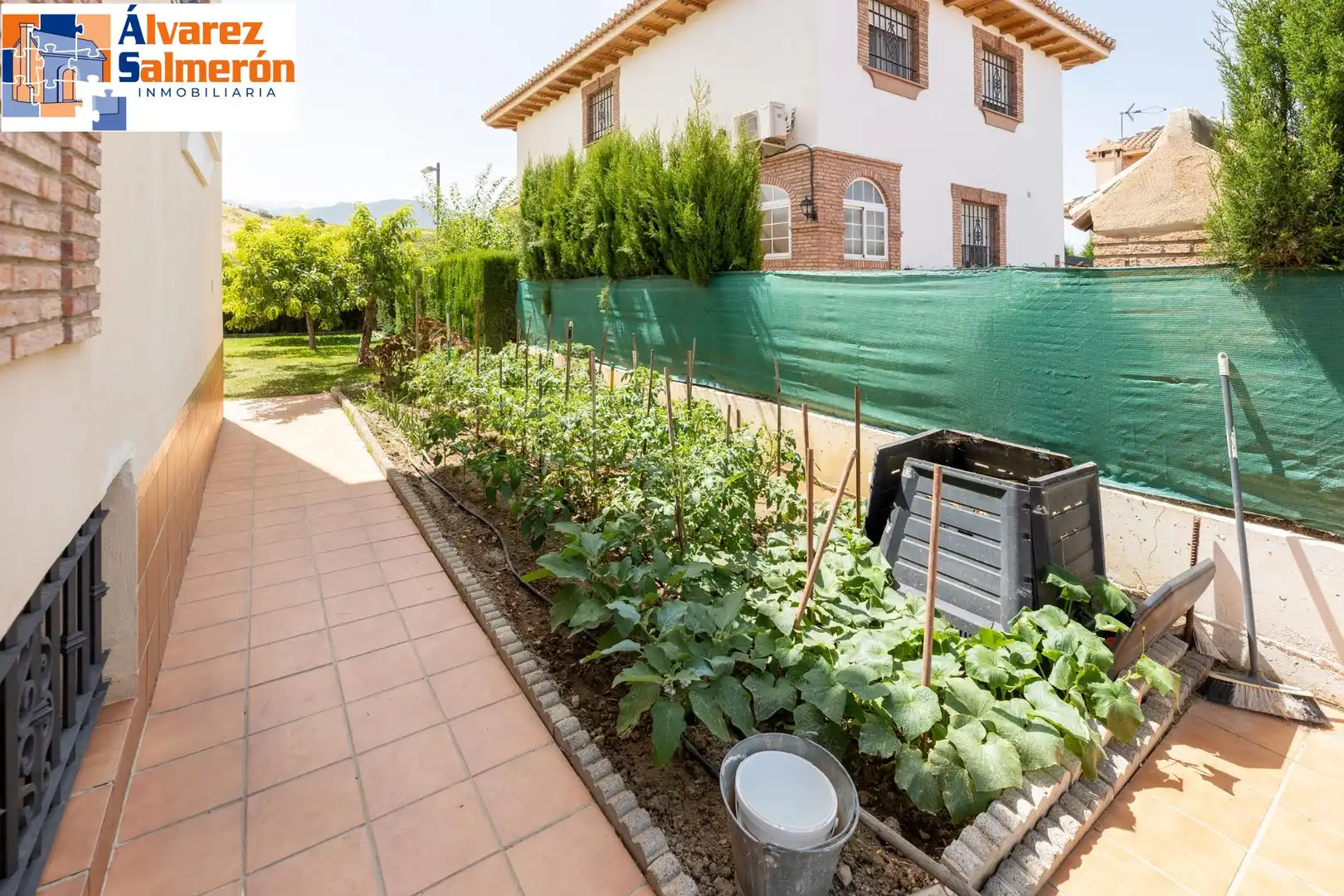 Jardín de Casa o chalet en venta en Huétor Vega con Aire acondicionado, Calefacción y Jardín privado