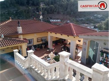 Casa amb piscina en venda a Costa Cunit - Els Jardins - Els Rosers