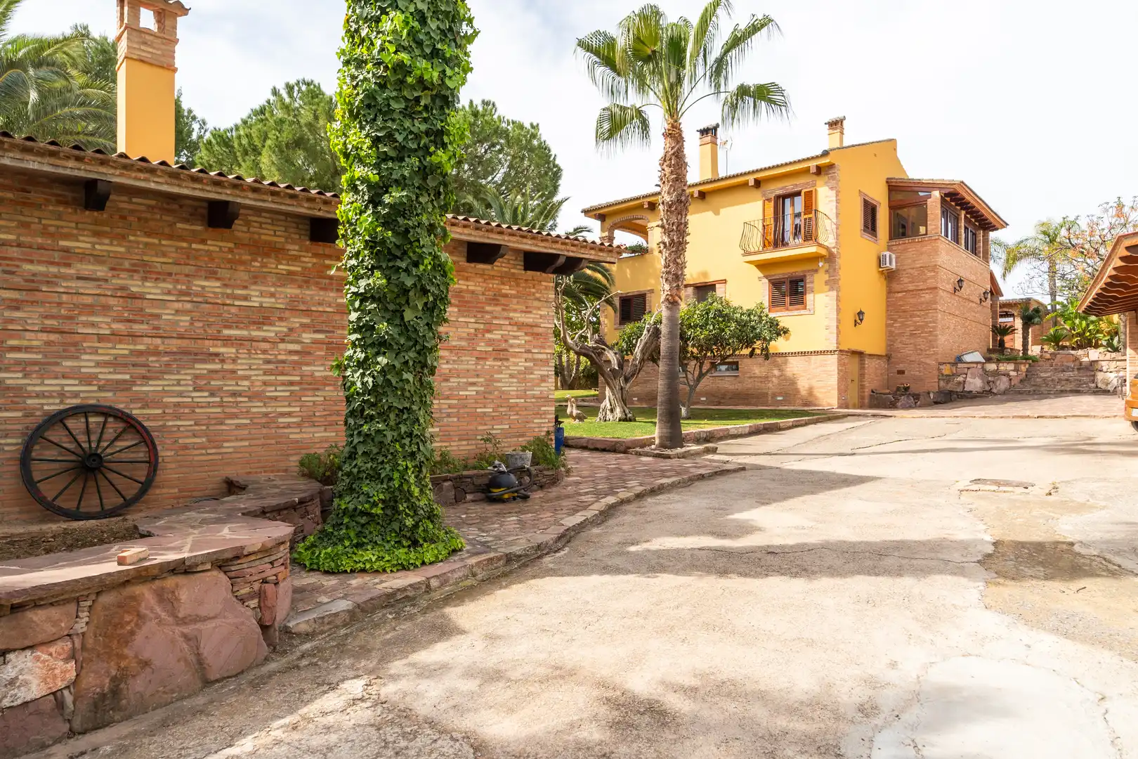 Vista exterior de Casa o xalet en venda en Náquera amb Aire condicionat, Calefacció i Jardí privat