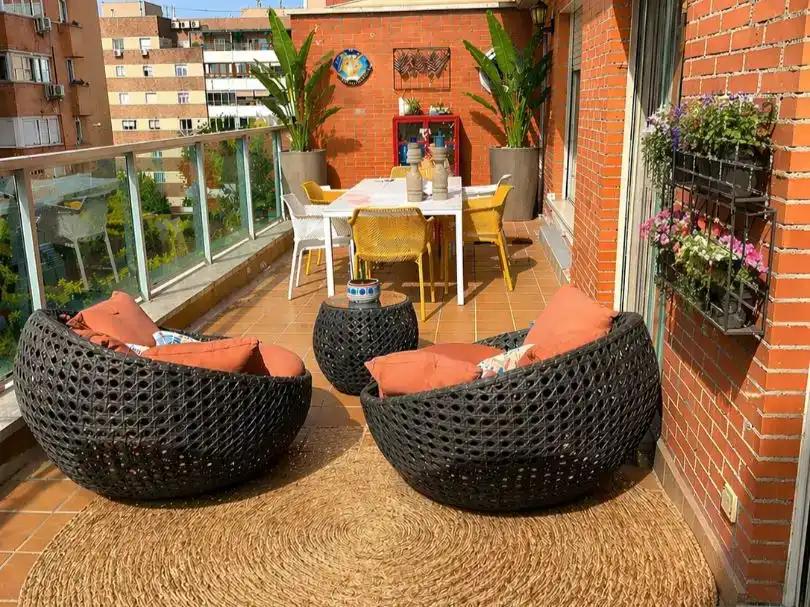 Terrassa de Apartament de lloguer en  Madrid Capital amb Aire condicionat, Piscina i Balcó