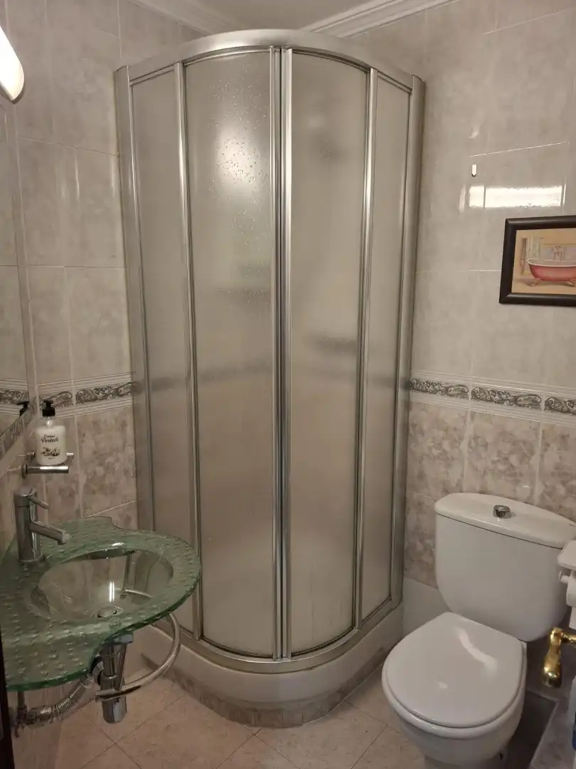 Bathroom of Flat for share in Córdoba  with Air Conditioner, Heating and Furnished