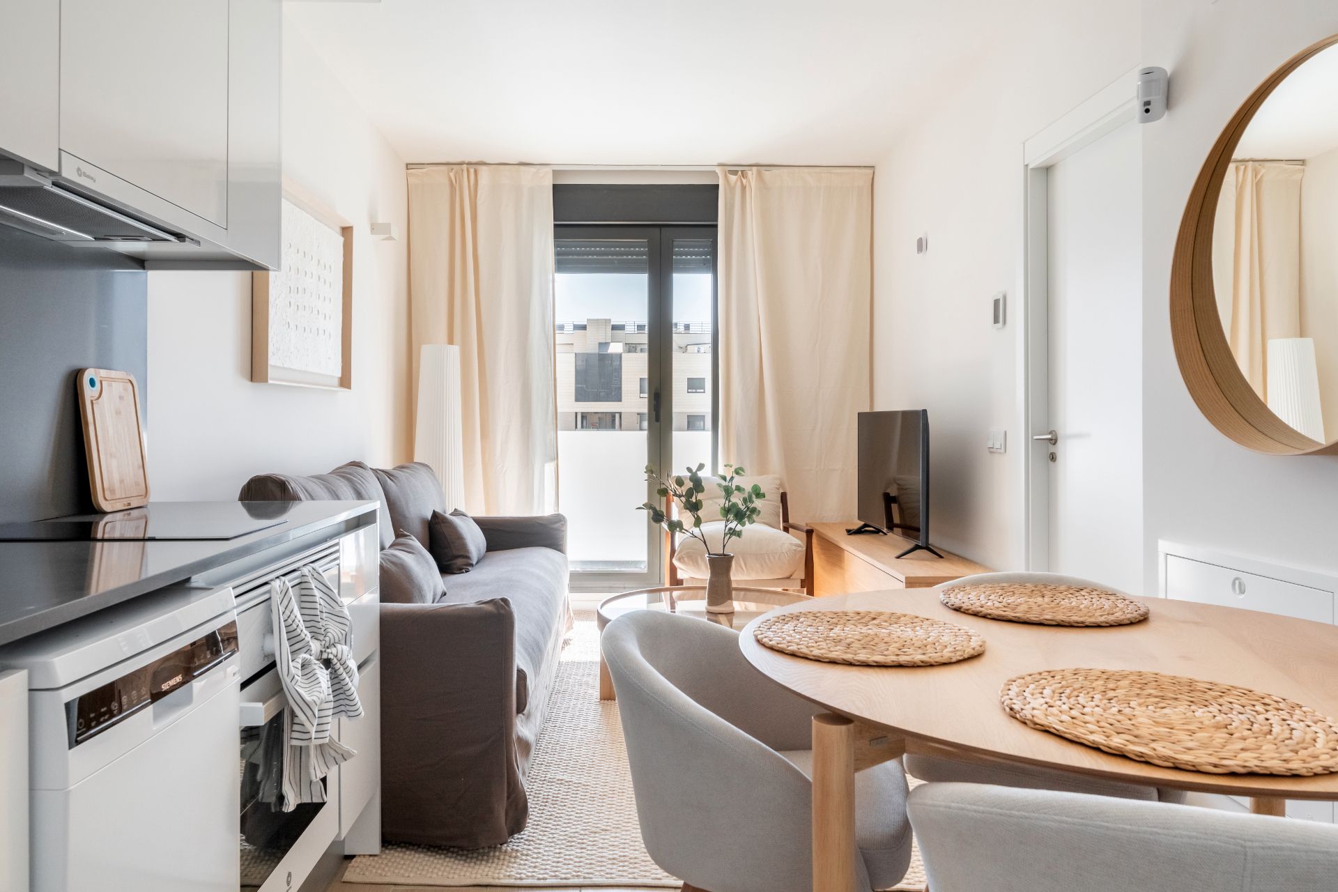 Sala d'estar de Apartament de lloguer en  Madrid Capital amb Aire condicionat, Calefacció i Terrassa