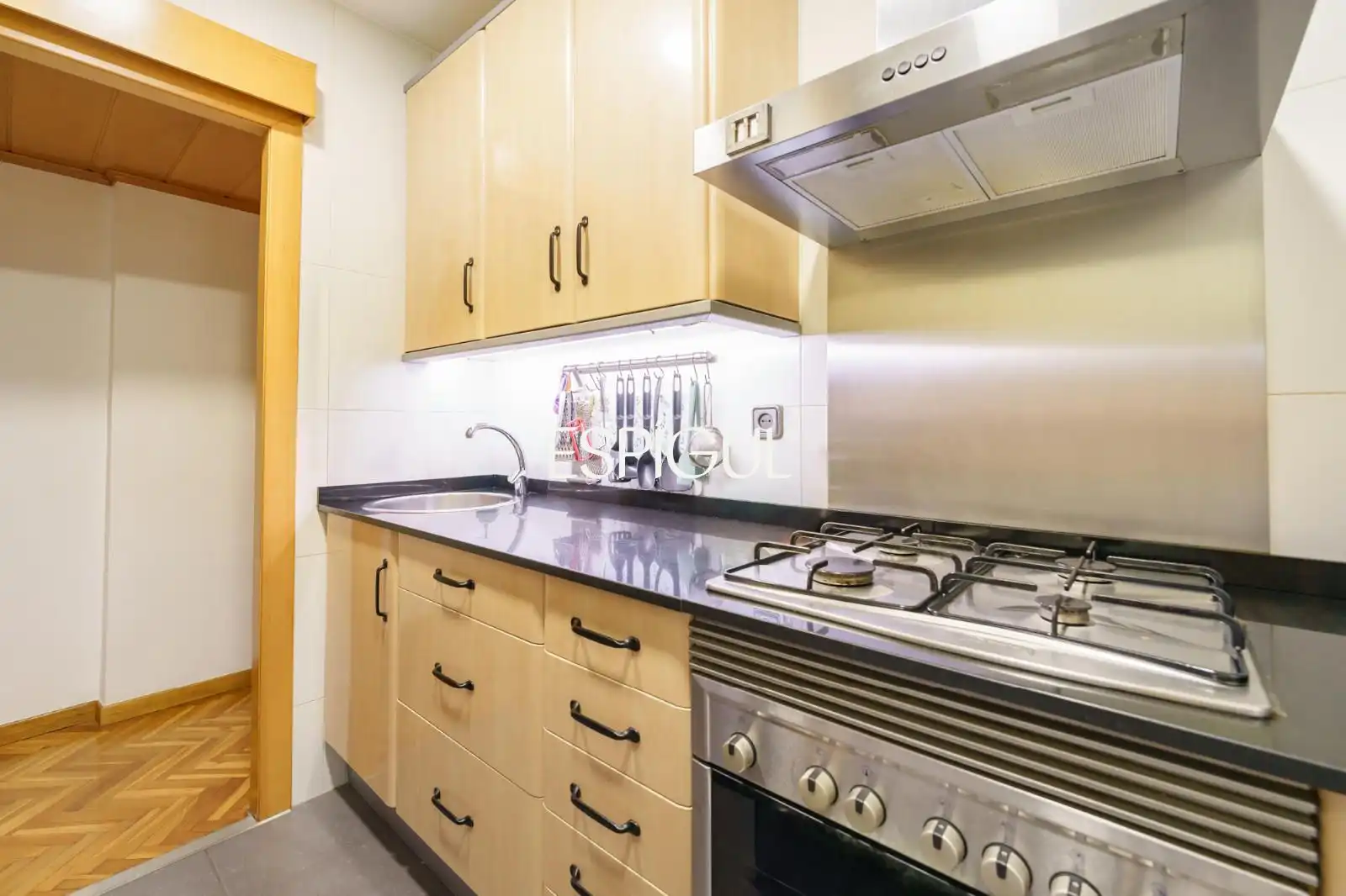 Küche von Wohnung zum Verkauf in Barcelona mit Klimaanlage, Heizung und Parkett