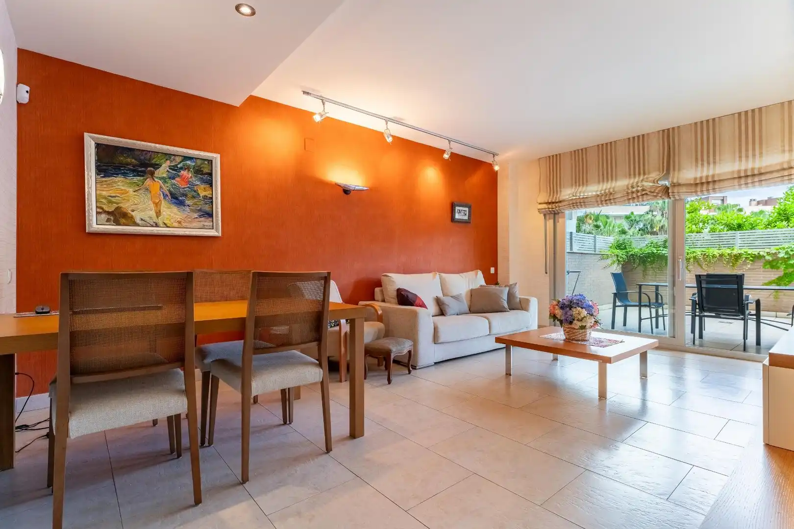 Sala d'estar de Planta baixa en venda en Salou amb Aire condicionat, Calefacció i Jardí privat