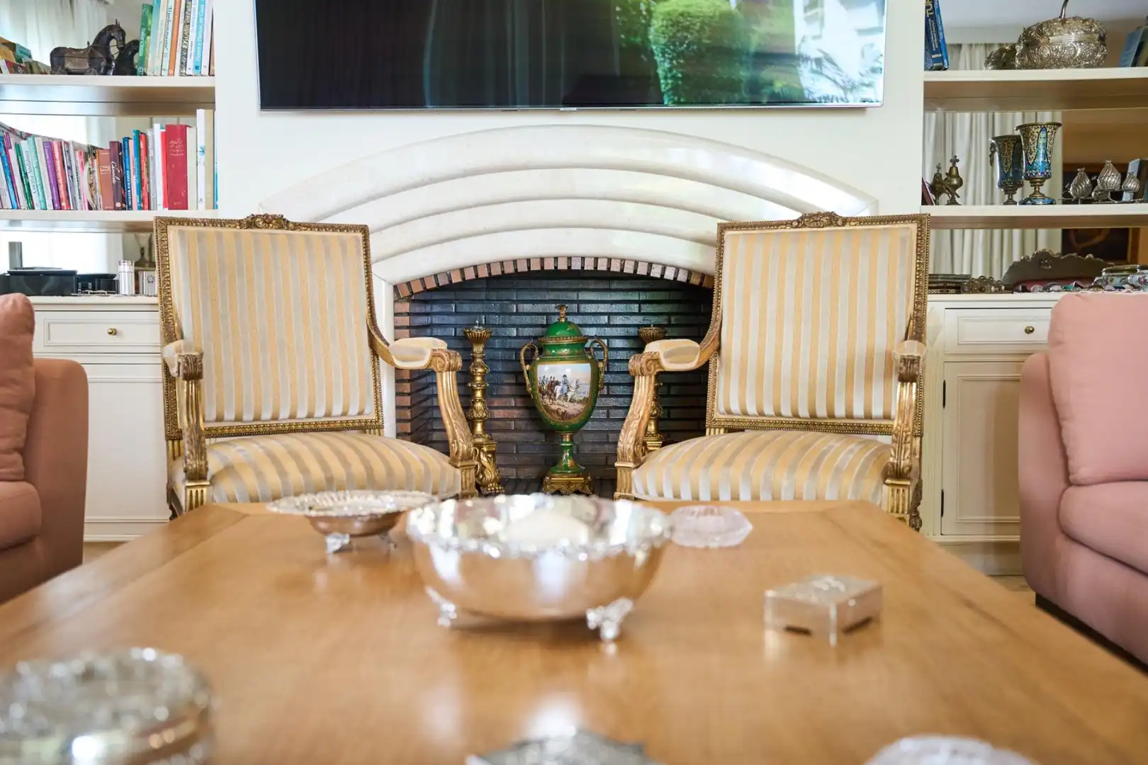 Sala de estar de Casa o chalet en venta en Marbella con Aire acondicionado, Calefacción y Jardín privado