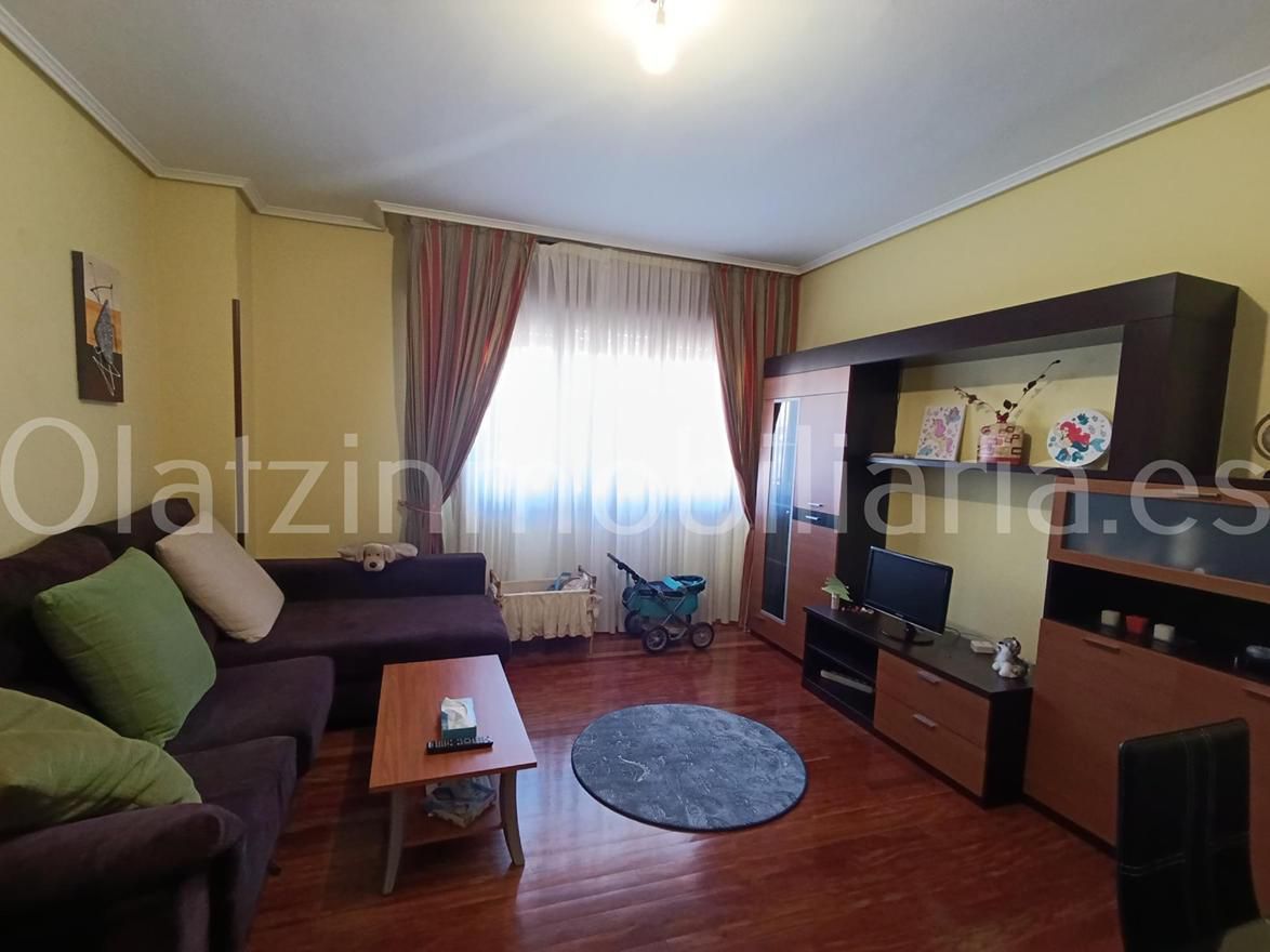 Living room of Flat for sale in Balmaseda  with Heating, Furnished and Balcony