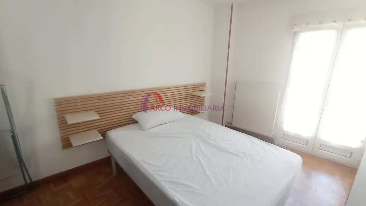Dormitori de Apartament en venda en Burgos amb Calefacció i Balcó