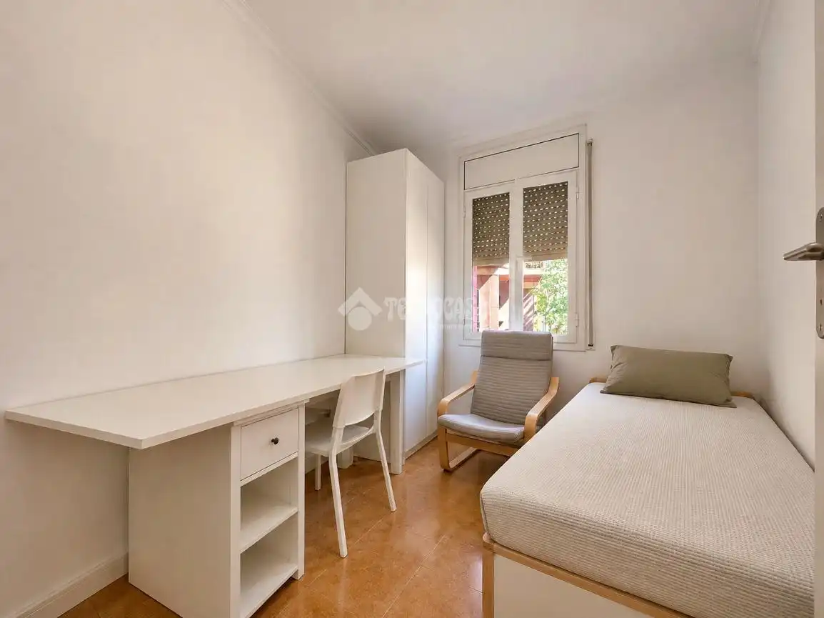 Dormitori de Casa adosada en venda en Barcelona amb Aire condicionat, Calefacció i Terrassa