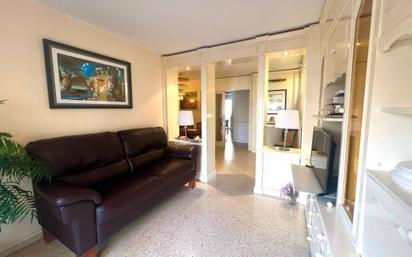 Living room of Flat for sale in Girona Capital  with Heating, Furnished and Balcony