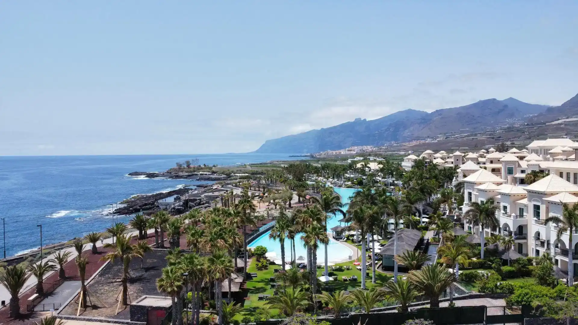 Vista exterior de Dúplex de lloguer en Guía de Isora amb Jardí privat, Traster i Moblat