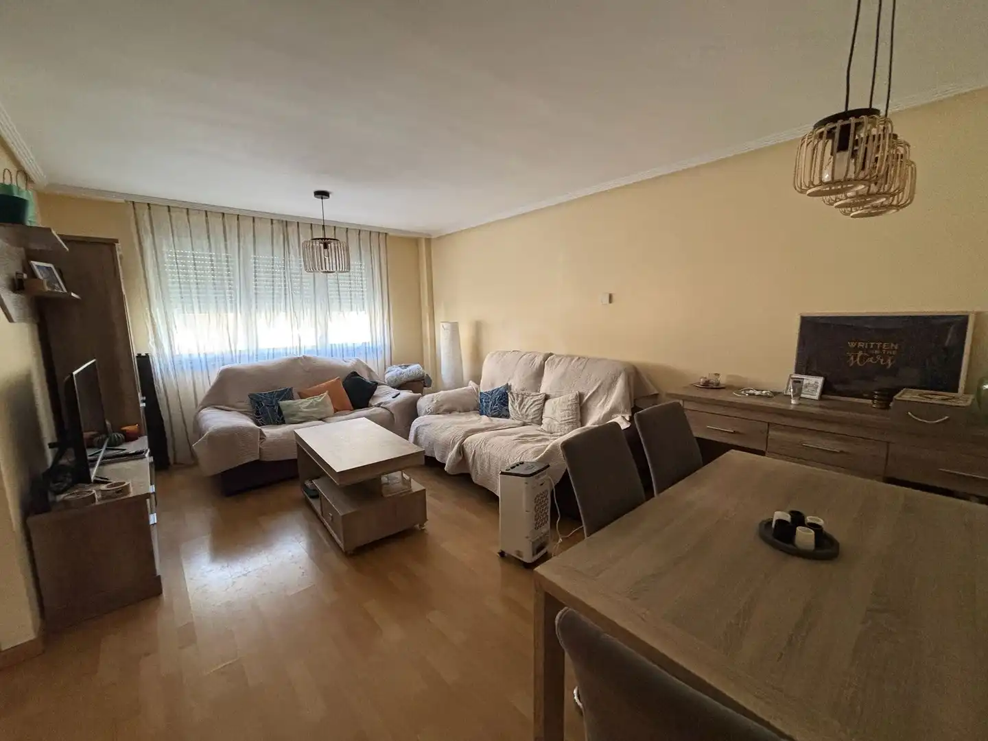 Sala d'estar de Casa adosada en venda en Chozas de Abajo amb Calefacció