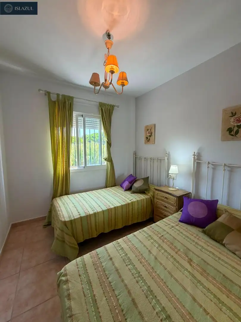 Schlafzimmer von Einfamilien-Reihenhaus zum Verkauf in Islantilla mit Privatgarten, Terrasse und Abstellraum