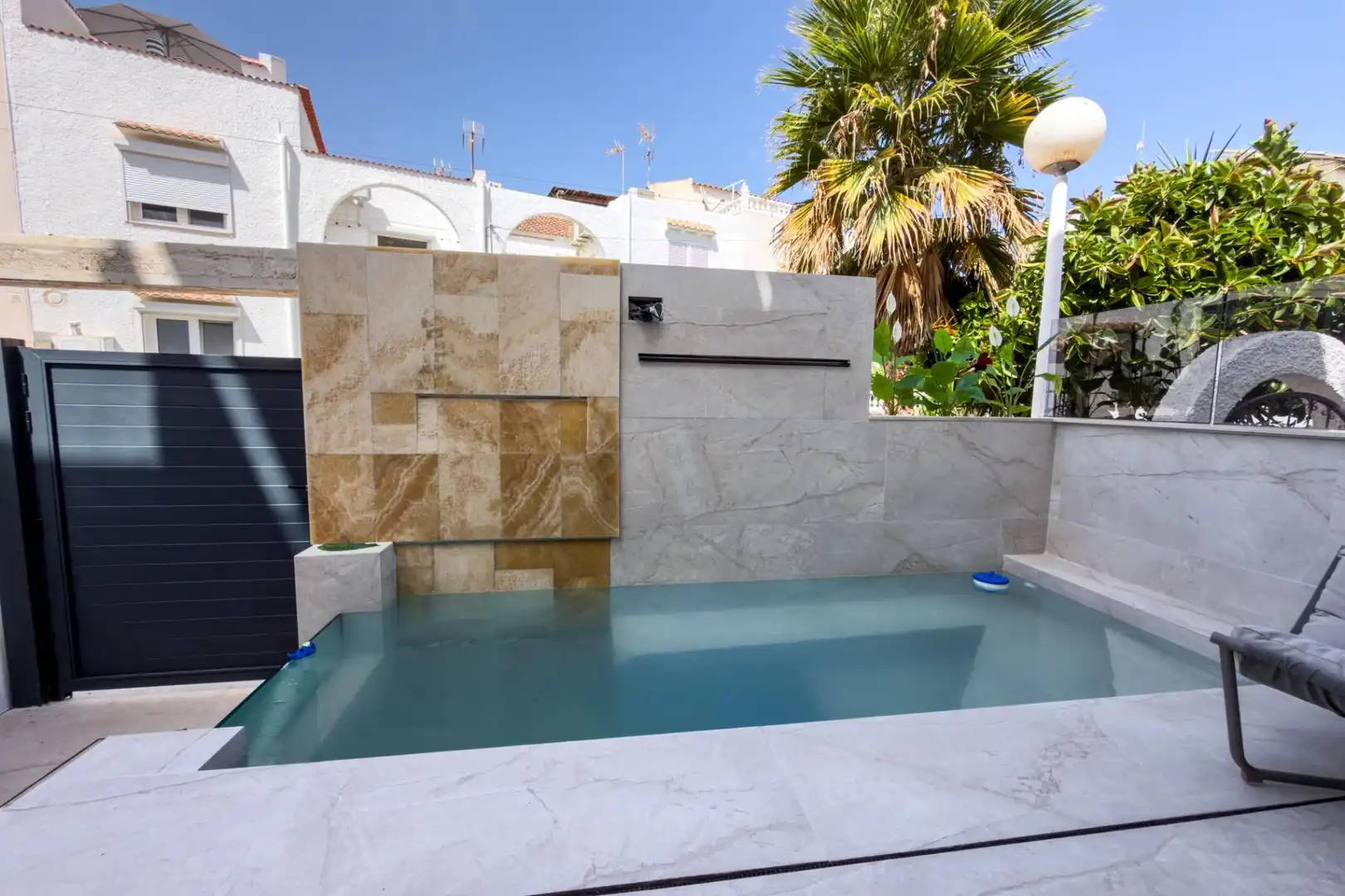 Piscina de Casa adosada en venda en Torrevieja amb Aire condicionat, Calefacció i Terrassa