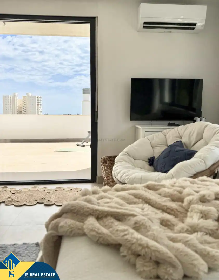 Dormitori de Casa o xalet en venda en Alicante / Alacant amb Terrassa, Piscina i Moblat