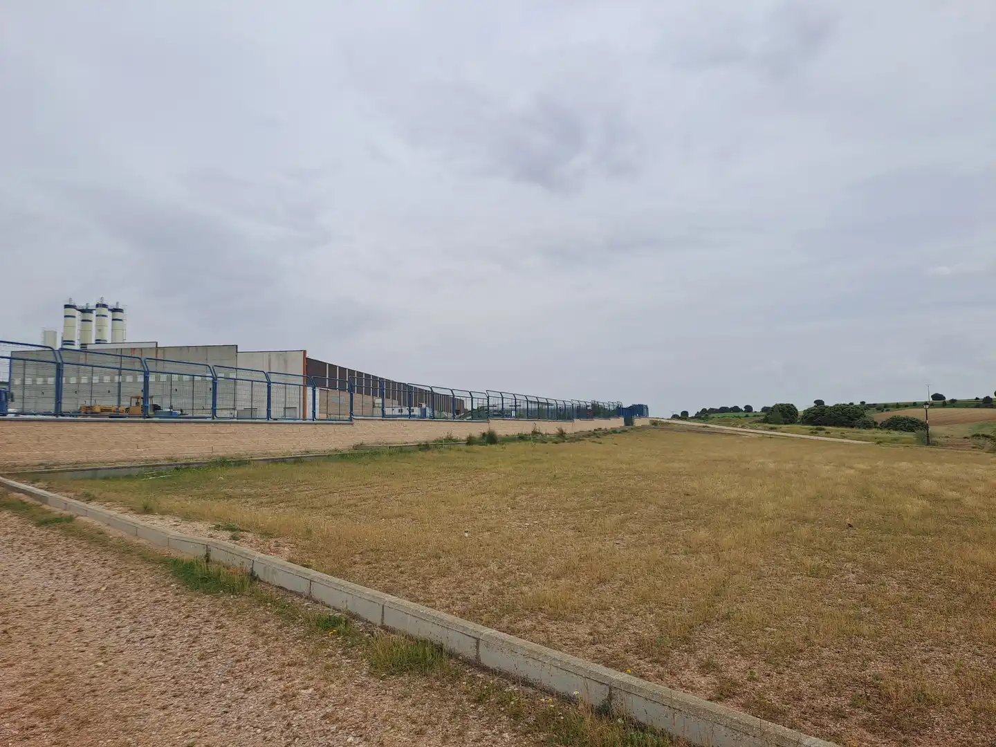Vista exterior de Nave industrial en venta en Viana de Jadraque