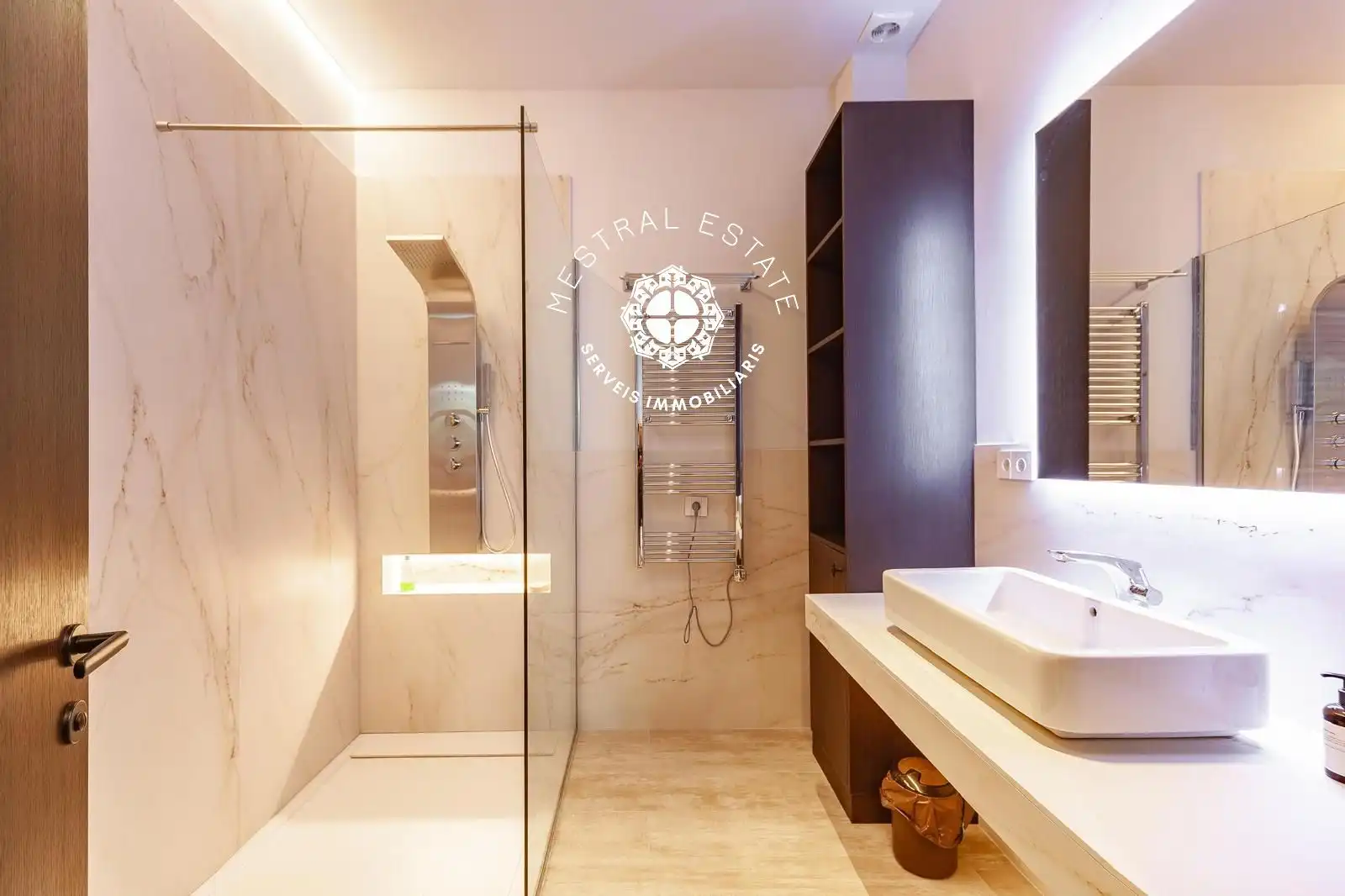 Bathroom of Houses for sale in Castelldefels  with Air Conditioner, Heating and Swimming Pool
