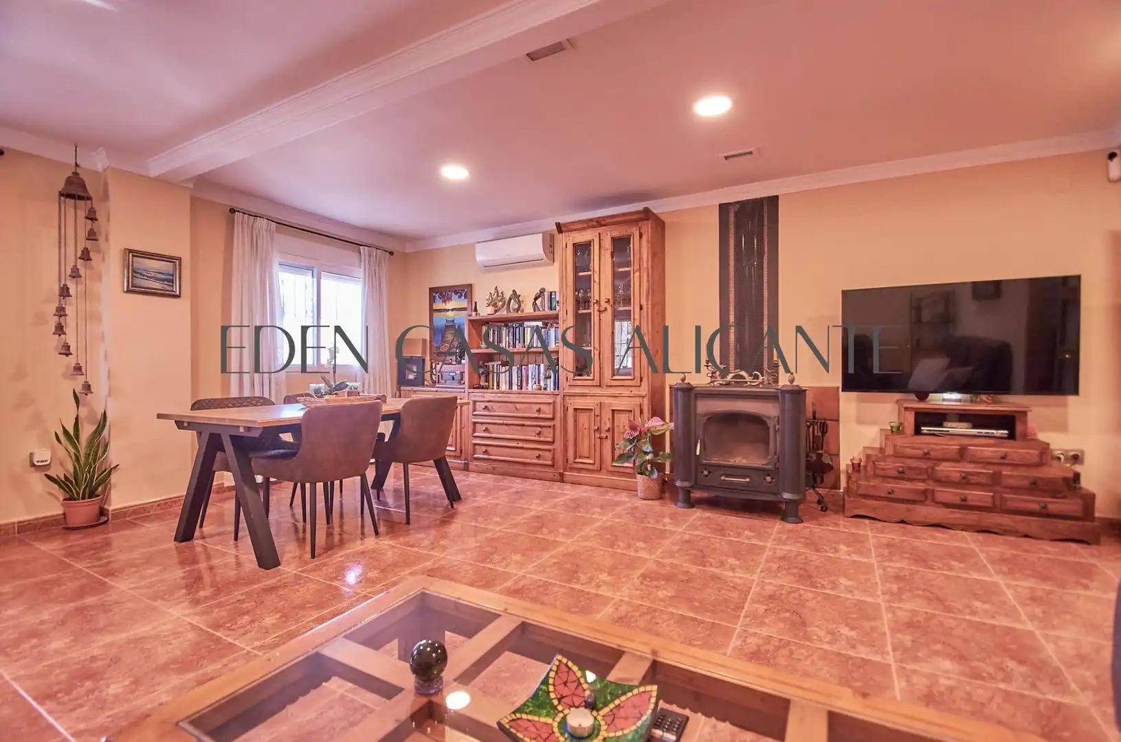 Sala d'estar de Casa o xalet en venda en Alicante / Alacant amb Aire condicionat, Jardí privat i Terrassa