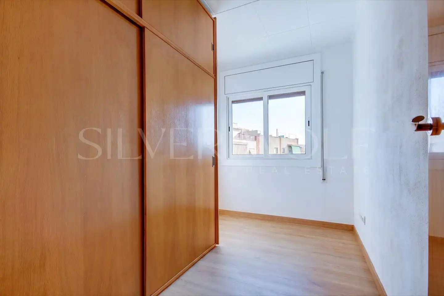 Schlafzimmer von Dachboden zum Verkauf in Vilanova i la Geltrú mit Parkett, Balkon und Alarm