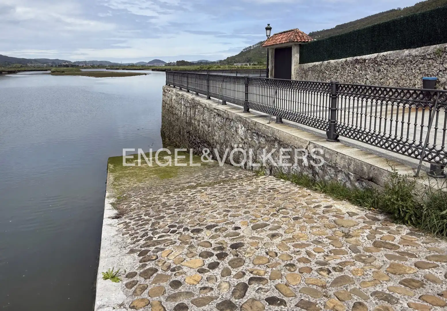 Casa adosada en venta en Limpias con Calefacción, Jardín privado y Terraza