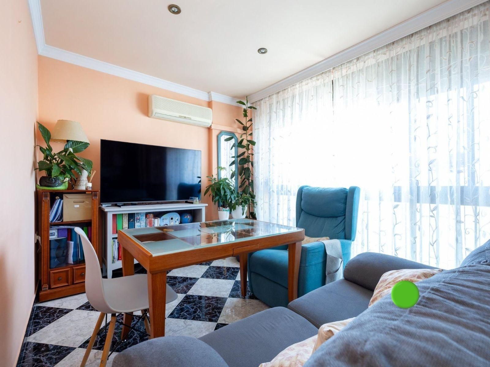 Living room of Flat for sale in  Granada Capital