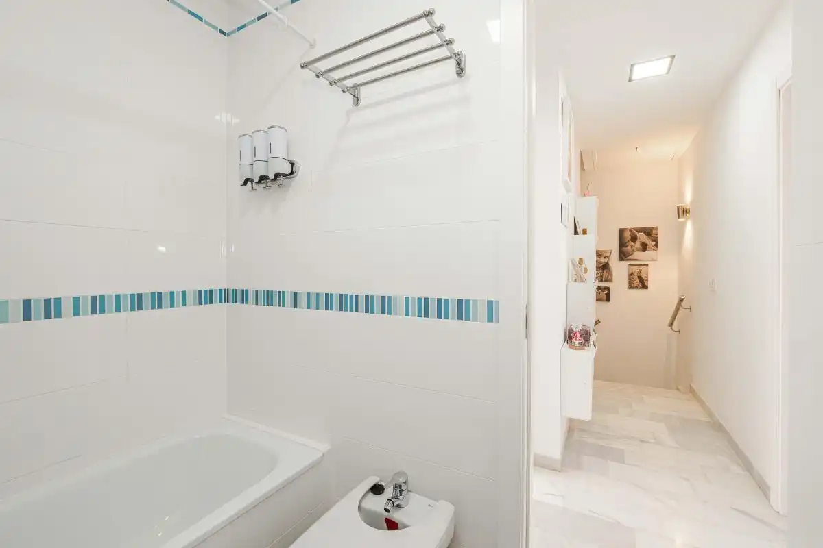 Baño de Casa o chalet en venta en Huévar del Aljarafe con Aire acondicionado, Calefacción y Jardín privado